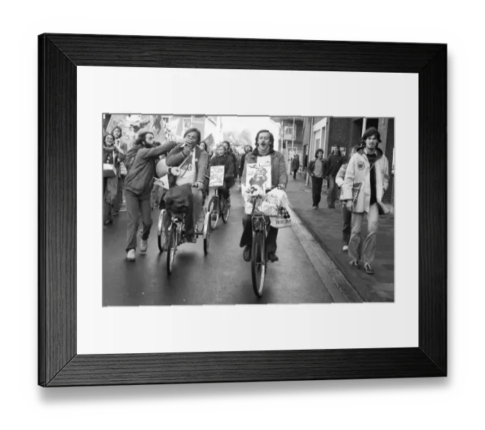 Framed Print : More than 10, 000 opponents of nuclear power and nuclear weapons demonstrated for their aims on 25 Framed Print : More than 10, 000 opponents of nuclear power and nuclear weapons demonstrated for their aims on 25