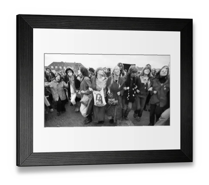 Framed Print : More than 10, 000 opponents of nuclear power and nuclear weapons demonstrated for their aims on 25 Framed Print : More than 10, 000 opponents of nuclear power and nuclear weapons demonstrated for their aims on 25