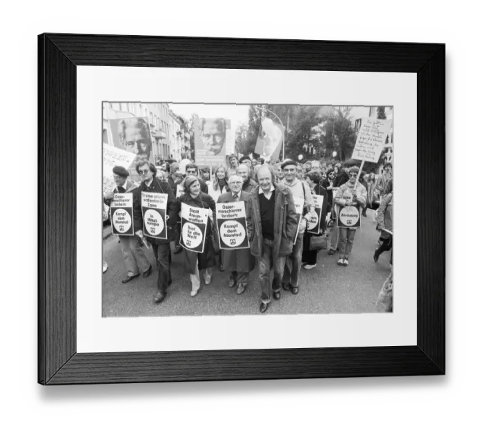 Framed Print : More than 300, 000 people attended the largest peace demonstration in Germany to date in Bonn's Hofgarten in