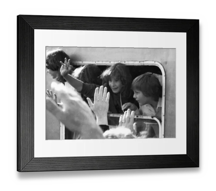 Framed Print : The DKP's own children's organisation Junge Pioniere sends children to the GDR for recreation