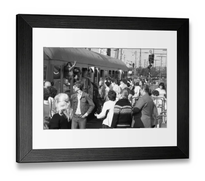 Framed Print : The DKP's own children's organisation Junge Pioniere sends children to the GDR for recreation Framed Print : The DKP's own children's organisation Junge Pioniere sends children to the GDR for recreation