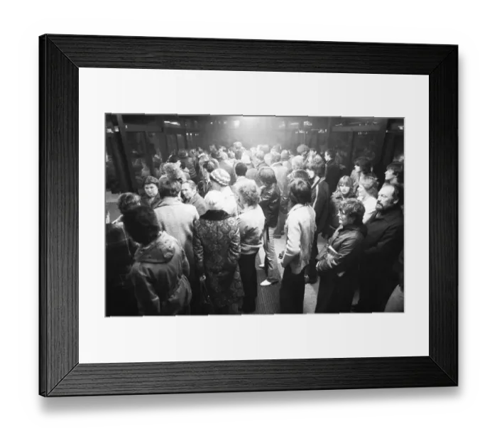 Framed Print : Crowd at the Dortmund Labour Office in the early hours of December 1981 Framed Print : Crowd at the Dortmund Labour Office in the early hours of December 1981