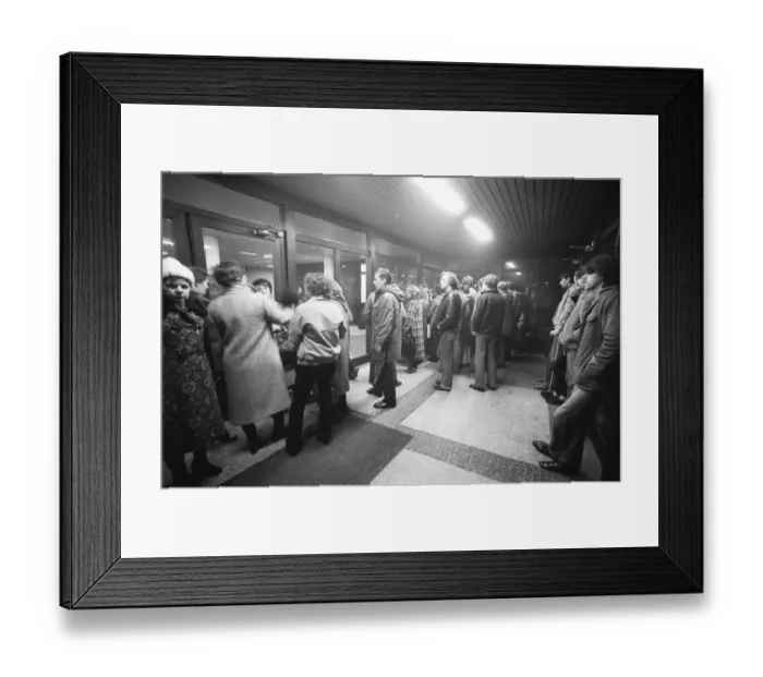 Framed Print : Crowd at the Dortmund Labour Office in the early hours of December 1981