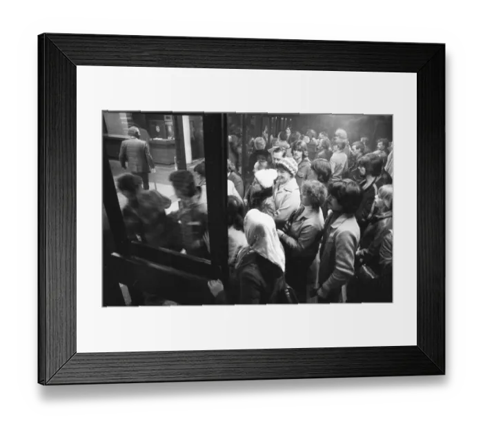 Framed Print : Crowd at the Dortmund Labour Office in the early hours of December 1981 Framed Print : Crowd at the Dortmund Labour Office in the early hours of December 1981