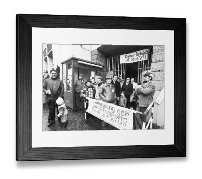 Framed Print : Workers at Vereinigte Deutsche Metallwerke AG (VDM) Framed Print : Workers at Vereinigte Deutsche Metallwerke AG (VDM)