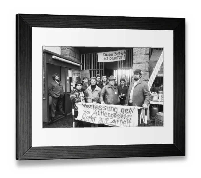 Framed Print : Workers at Vereinigte Deutsche Metallwerke AG (VDM) Framed Print : Workers at Vereinigte Deutsche Metallwerke AG (VDM)