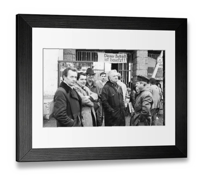 Framed Print : Workers at Vereinigte Deutsche Metallwerke AG (VDM) Framed Print : Workers at Vereinigte Deutsche Metallwerke AG (VDM)