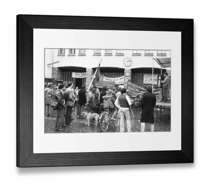 Framed Print : Workers at Vereinigte Deutsche Metallwerke AG (VDM)