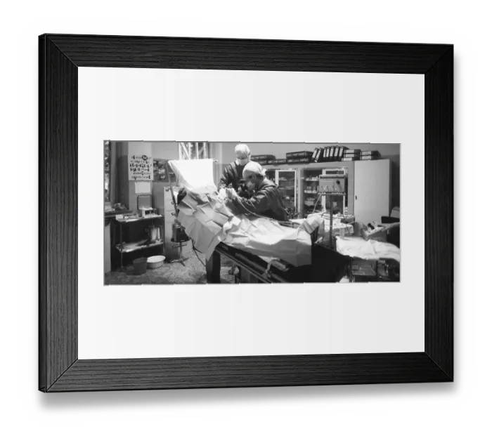 Framed Print : Everyday life at the General Hospital in October 1981