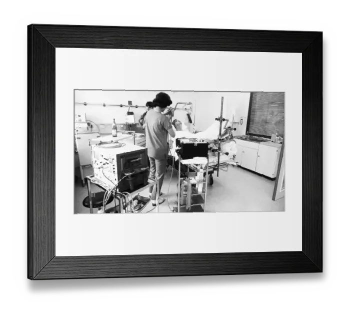 Framed Print : Everyday life at the General Hospital in October 1981 Framed Print : Everyday life at the General Hospital in October 1981