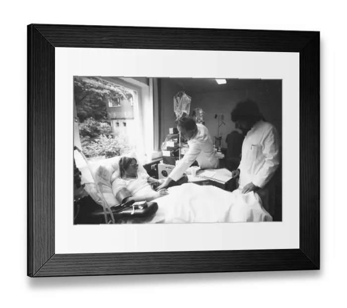 Framed Print : Everyday life at the General Hospital in October 1981