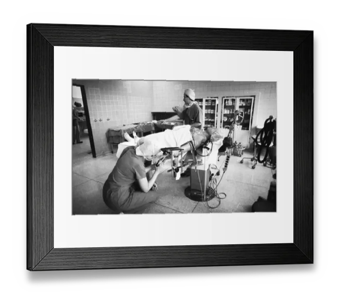 Framed Print : Everyday life at the General Hospital in October 1981 Framed Print : Everyday life at the General Hospital in October 1981