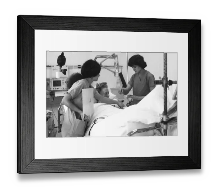 Framed Print : Everyday life at the General Hospital in October 1981