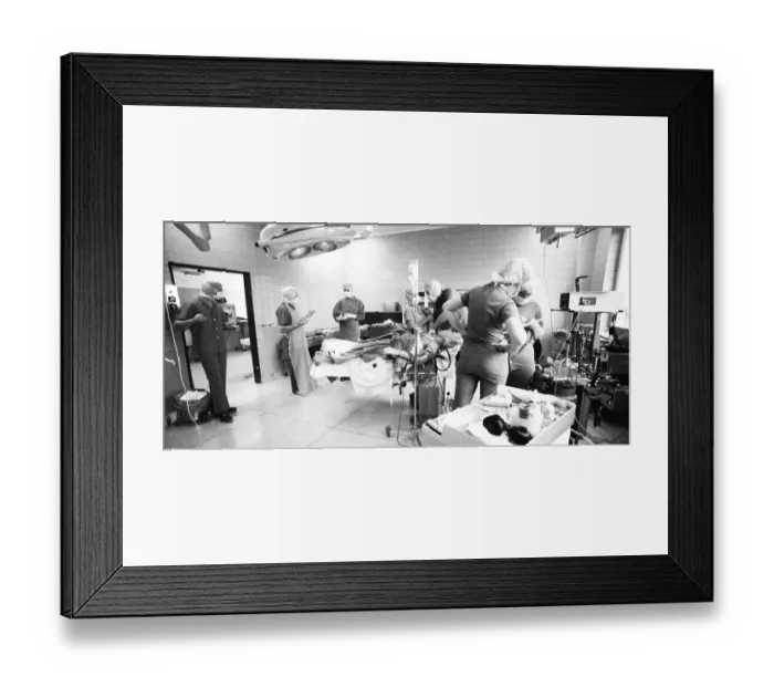 Framed Print : Everyday life at the General Hospital in October 1981