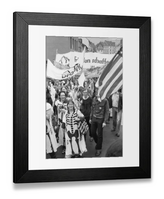 Framed Print : The demonstration of the peace movement against new nuclear missiles and the Natodoppel decision brought about 20 Framed Print : The demonstration of the peace movement against new nuclear missiles and the Natodoppel decision brought about 20