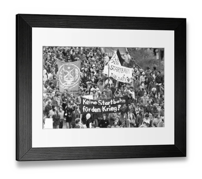 Framed Print : More than 100, 000 people of all political persuasions demonstrated against the intended construction of Runway West