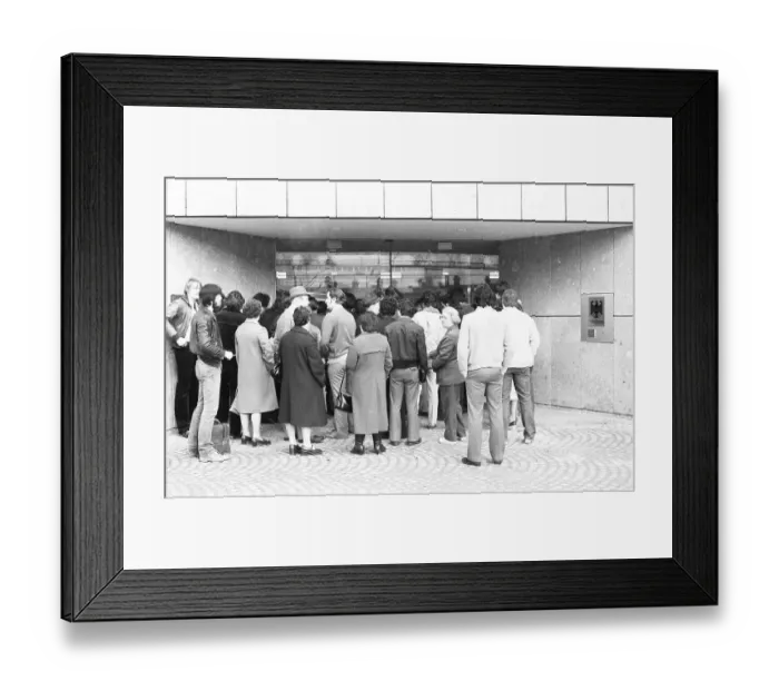 Framed Print : Crowd of unemployed at the Labour Office in 1982 on a morning Framed Print : Crowd of unemployed at the Labour Office in 1982 on a morning