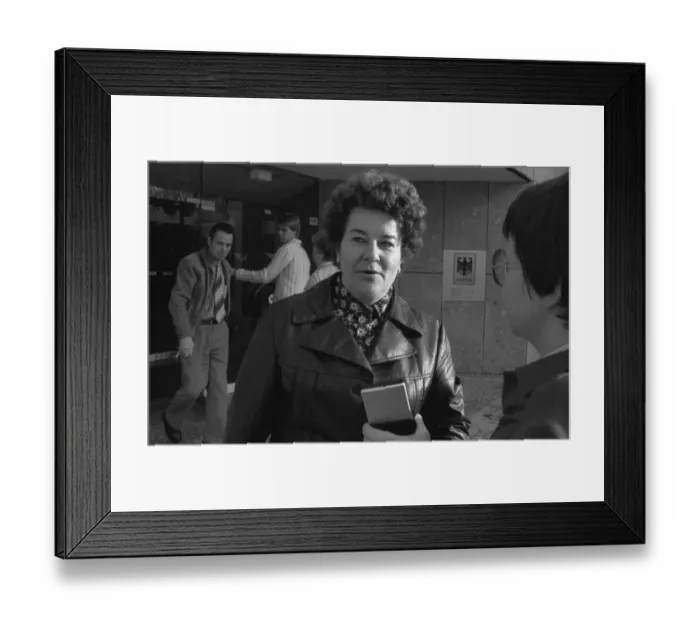 Framed Print : Crowd of unemployed at the Labour Office in 1982 on a morning