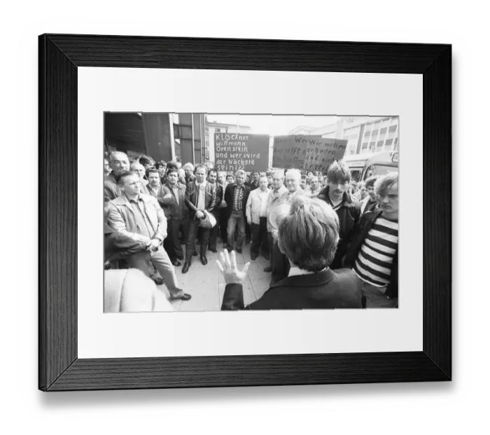 Framed Print : Workers of the Orenstein & paddock company came together with family members