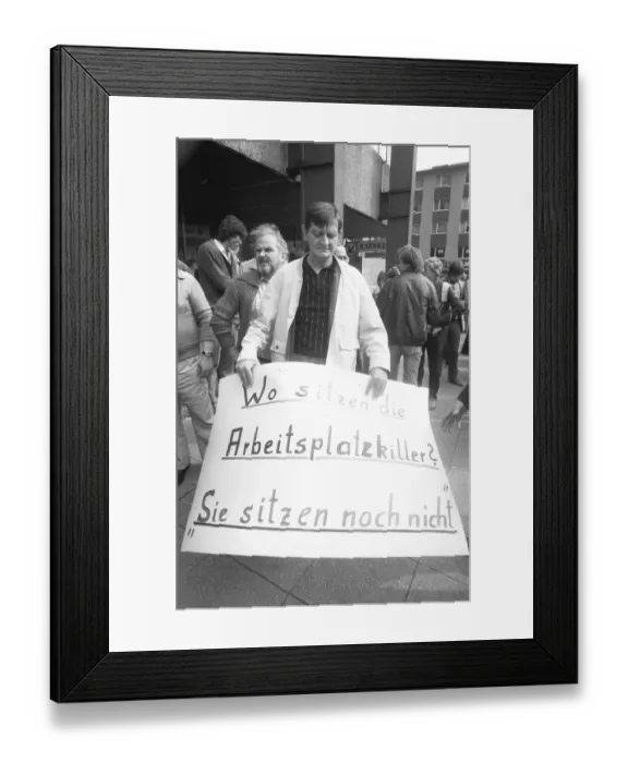 Framed Print : Workers of the Orenstein & paddock company came together with family members