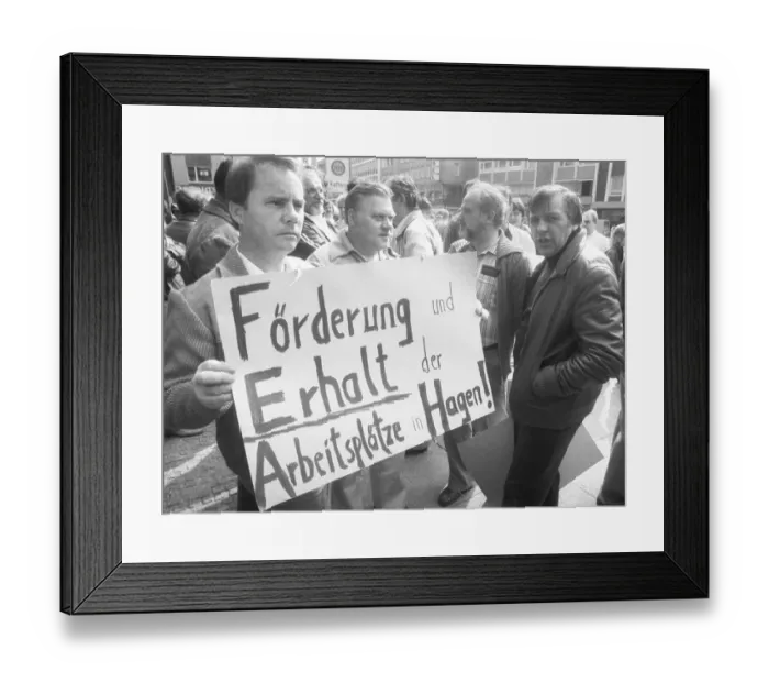 Framed Print : Workers of the Orenstein & paddock company came together with family members