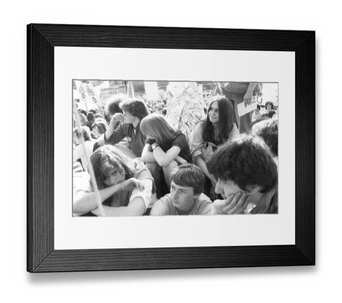 Framed Print : 20, 000 demonstrators called by the peace movement