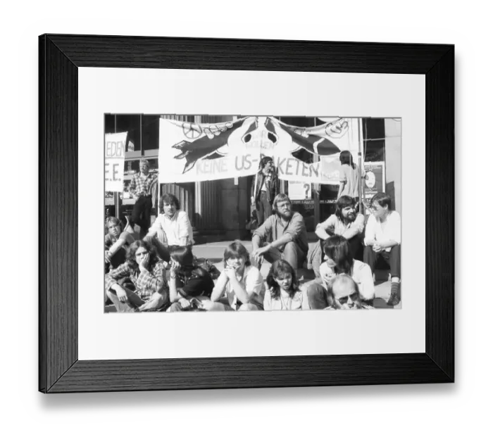 Framed Print : 20, 000 demonstrators called by the peace movement Framed Print : 20, 000 demonstrators called by the peace movement
