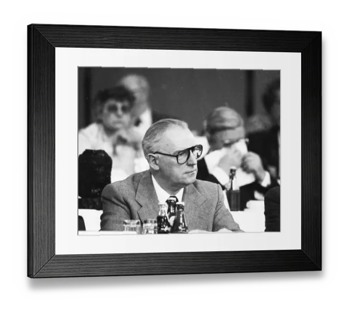 Framed Print : SPD Party Congress April 1982. Diether Posser Framed Print : SPD Party Congress April 1982. Diether Posser