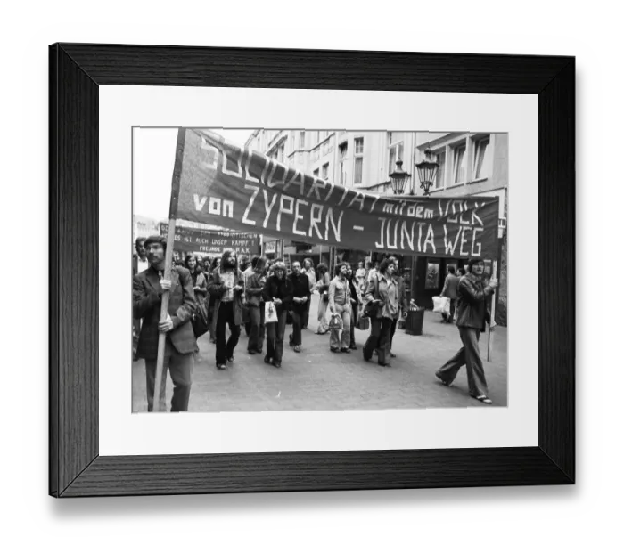 Framed Print : Students, called by the Association of German Student Bodies (VDS) Framed Print : Students, called by the Association of German Student Bodies (VDS)