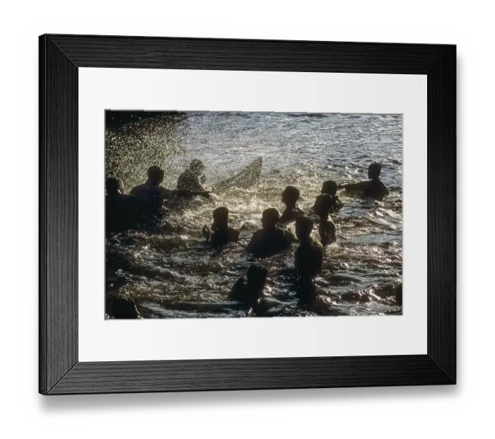 Framed Print : Audience playing with water during the Snake boat race at Payippad near Haripad