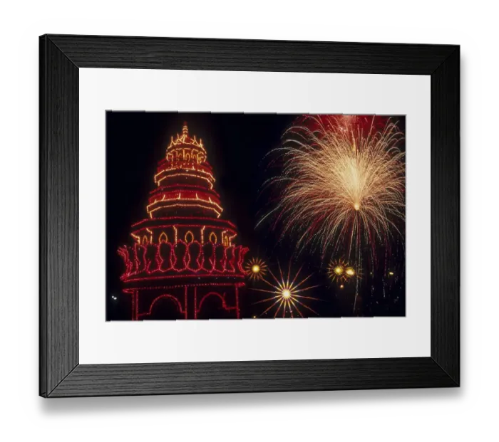 Framed Print : Neon lights and fireworks at Pooram Festival in Thrissur Trichur