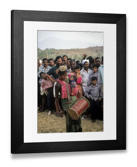 Framed Print : A street show woman with her daughter on the cradle