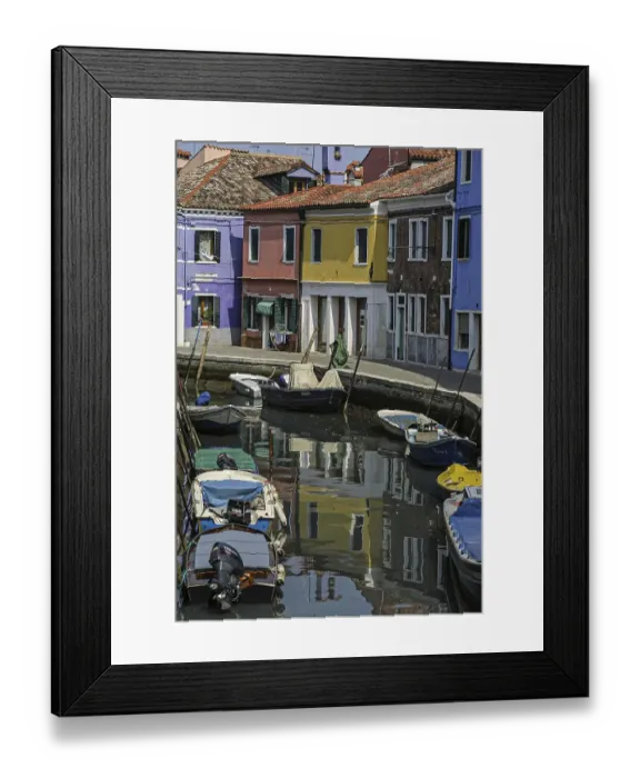 Framed Print : Canal with boats and house facades
