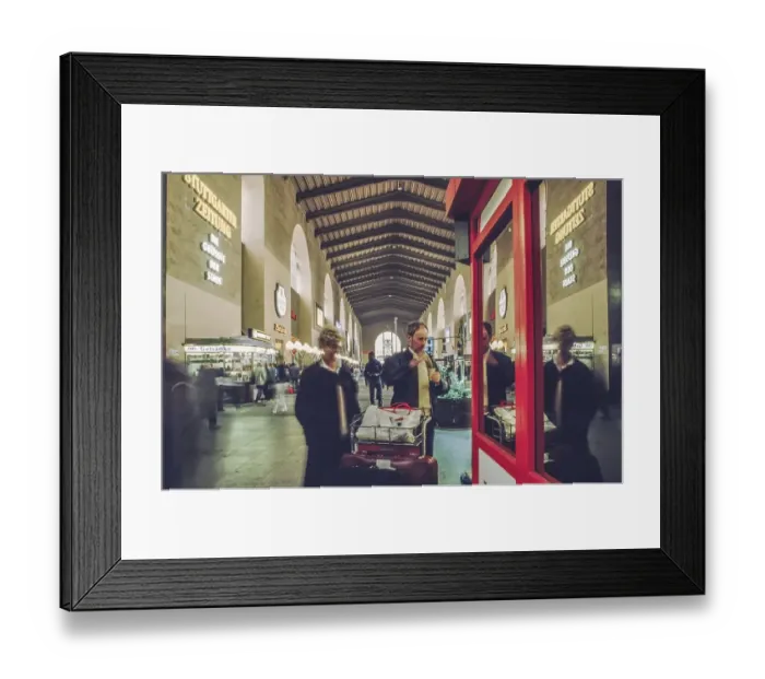 Framed Print : Head platform hall at Stuttgart main station