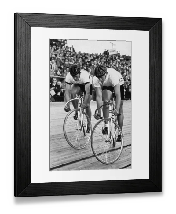 Framed Print : Cycling race, track competition Framed Print : Cycling race, track competition