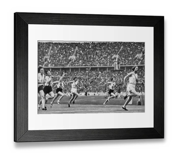 Framed Print : At the finish of the woman 100 m run: Helen Stephens (Poland) (left) (Germany)