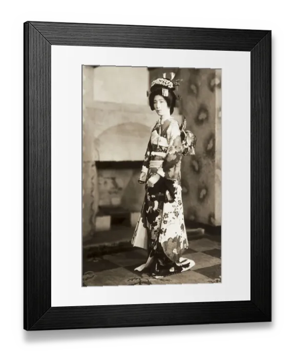 Framed Print : Woman in kimono, Old Japan, Asia Framed Print : Woman in kimono, Old Japan, Asia