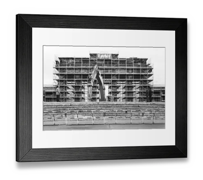 Framed Print : The start of the demolition of the Berlin Wall at the Brandenburg Gate