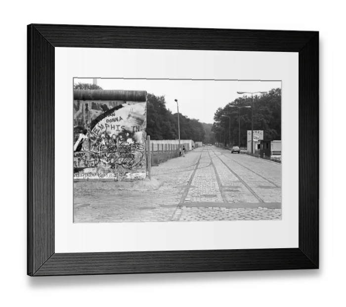 Framed Print : Remains of the Berlin Wall on Puschkinallee road between Kreuzberg and Treptow