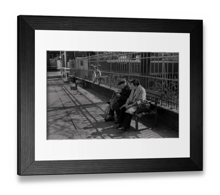 Framed Print : GDR, Berlin, 16. 4. 1988, elderly couple on a bench along the S-Bahn line at Daenenstrasse