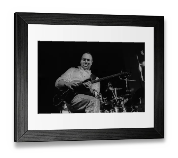 Framed Print : GDR, Berlin, 9. 4. 1988, Al Di Meola