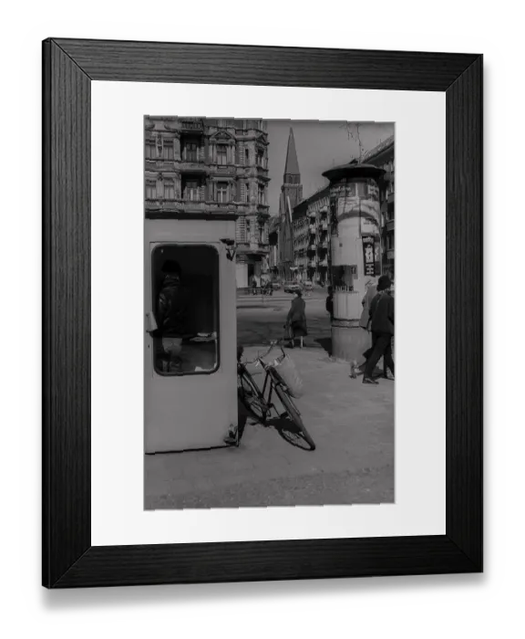 Framed Print : GDR, Berlin, 6. 4. 1988, Dimitroffstrasse