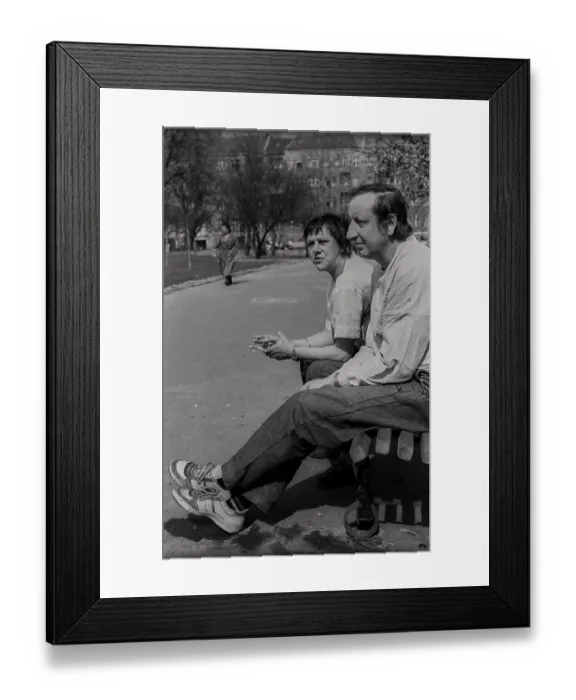 Framed Print : GDR, Berlin, 16. 4. 1988, couple