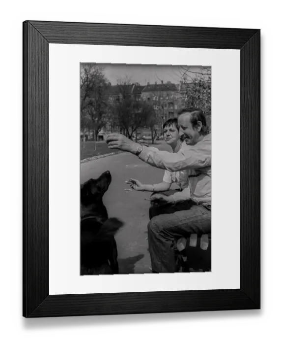 Framed Print : GDR, Berlin, 16. 4. 1988, couple