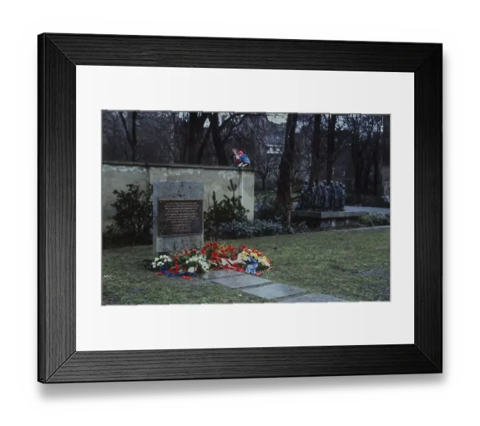 Framed Print : GDR, Berlin, 15. 03. 1988, memorial stone in Grosse Hamburger Strasse