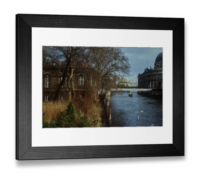 Framed Print : GDR, Berlin, 16. 03. 1988, makeshift bridge at Monbijoupark