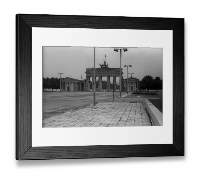 Framed Print : GDR, Berlin, 29. 6. 1987, View to the Brandenburg Gate