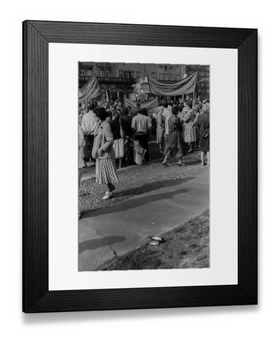 Framed Print : GDR, Berlin, 01. 05. 1987, 1. May rally 1987 on Karl-Marx-Allee Framed Print : GDR, Berlin, 01. 05. 1987, 1. May rally 1987 on Karl-Marx-Allee