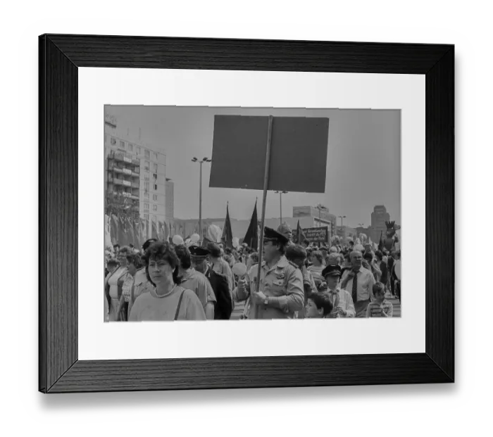 Framed Print : GDR, Berlin, 01. 05. 1987, 1. May rally 1987 on Karl-Marx-Allee Framed Print : GDR, Berlin, 01. 05. 1987, 1. May rally 1987 on Karl-Marx-Allee