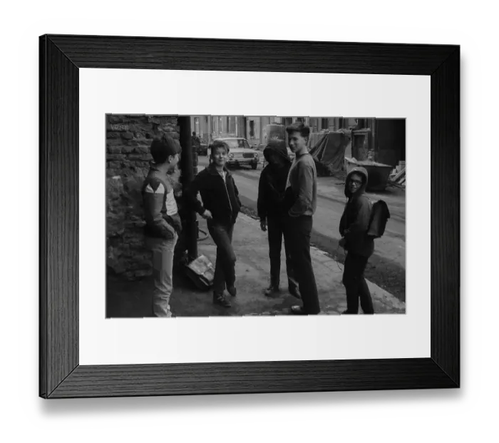 Framed Print : GDR, Berlin, 25. 03. 1986, pupils in front of the school in Gipsstrasse